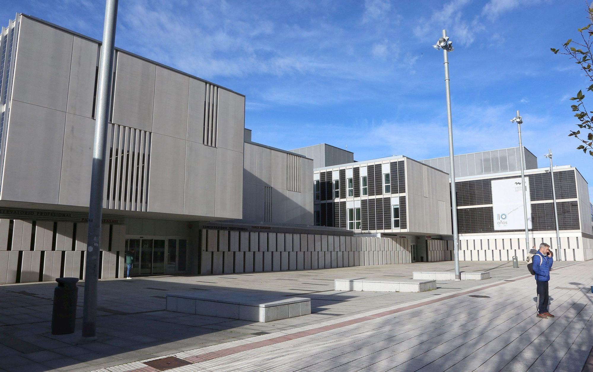 Fotos del exterior del Conservatorio Superior de Música de Navarra