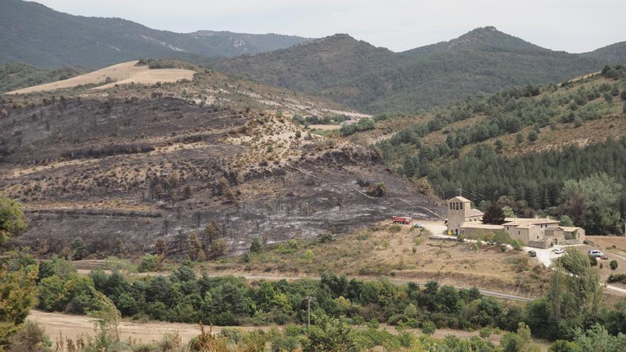 Continúan las labores de extinción en el incendio forestal de Urraúl Alto, ya estabilizado