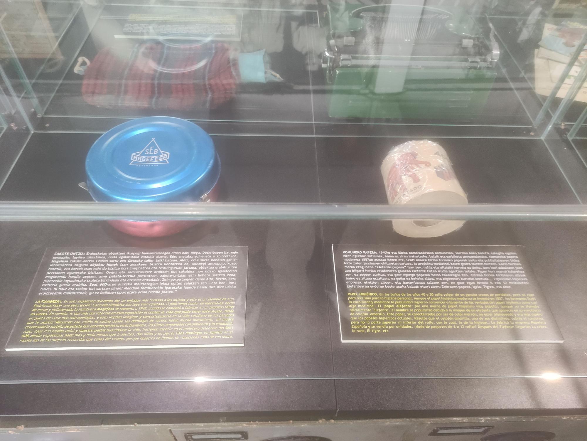 Exposición de objetos de hace unas décadas, en Legazpi