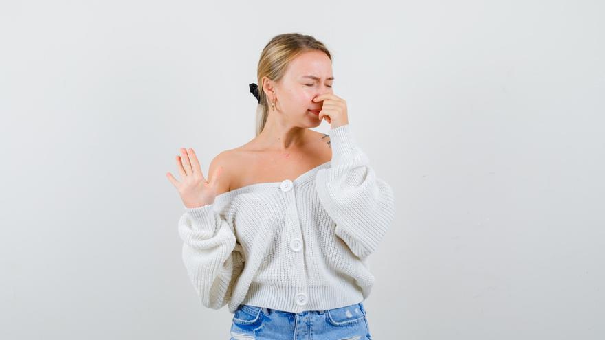 Cómo eliminar el mal olor de casa: los dos focos que nadie limpia, según una experta