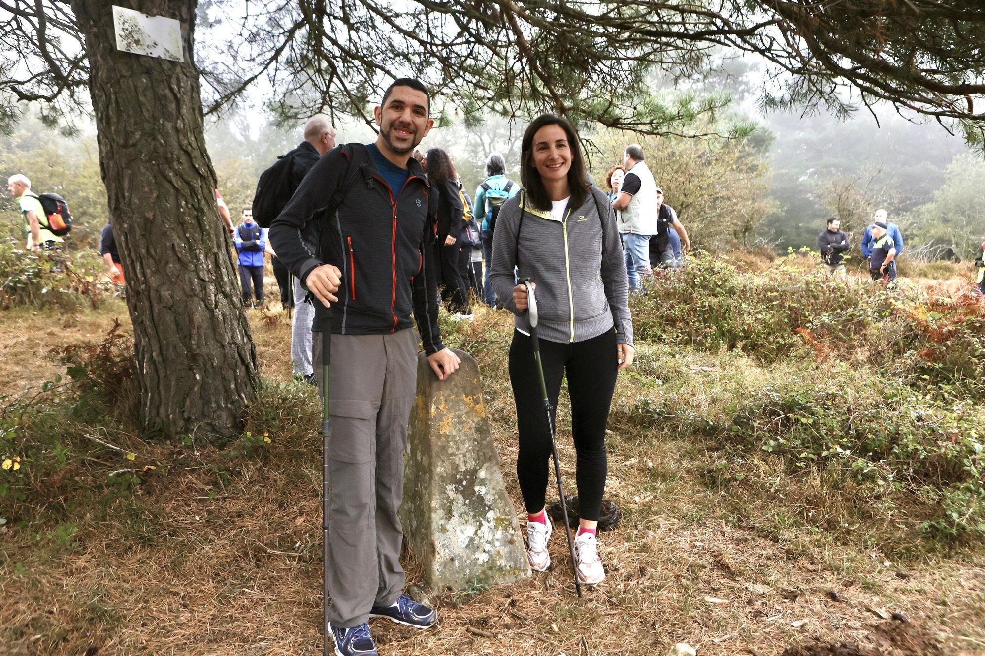 En imágenes: La corporación municipal recorre los mojones en el Día de Olarizu