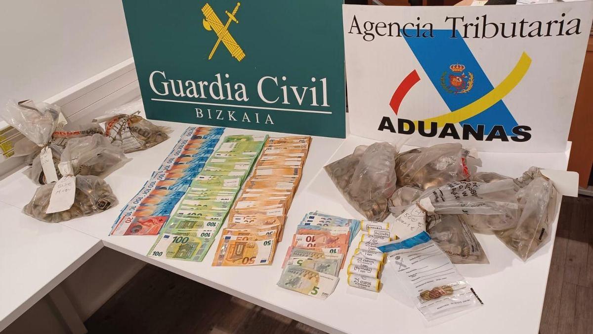 Dinero intervenido en el aeropuerto de Bilbao