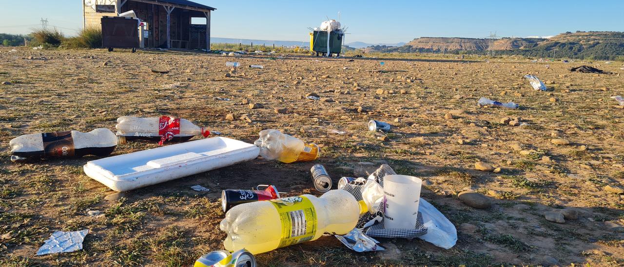 Imágenes de los residuos tras la celebración en Tudela del Día del Ángel 2026