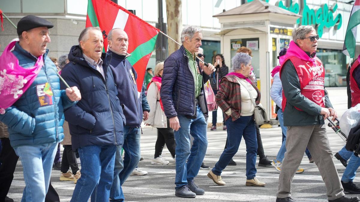 Los pensionistas se manifiestan en Vitoria