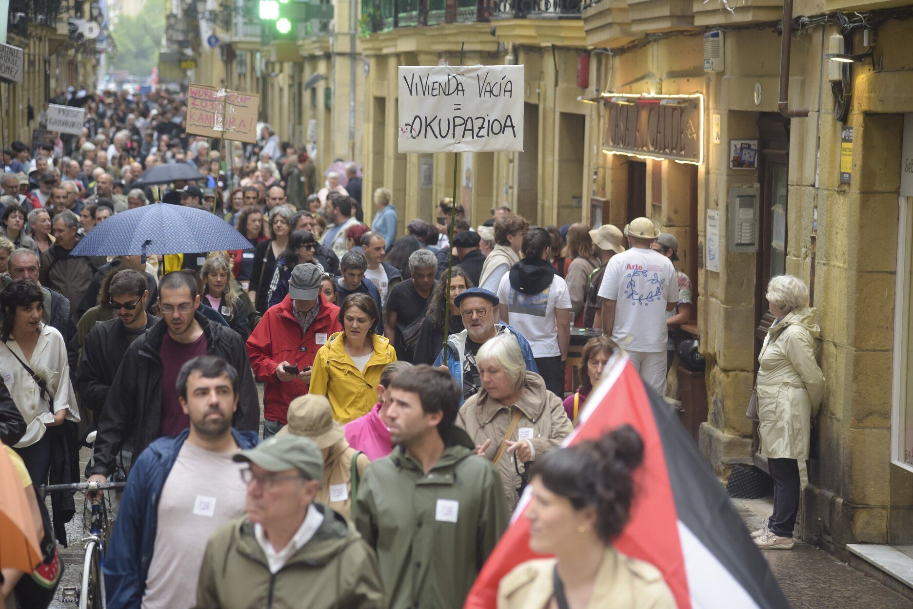 Donostia sale a la calle para protestar en contra de la turistificación
