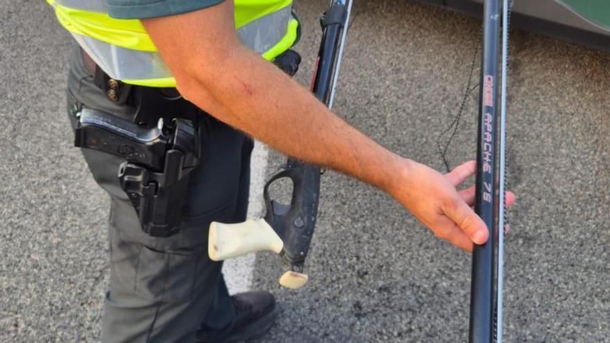 Intervienen dos fusiles de pesca en Sukarrieta
