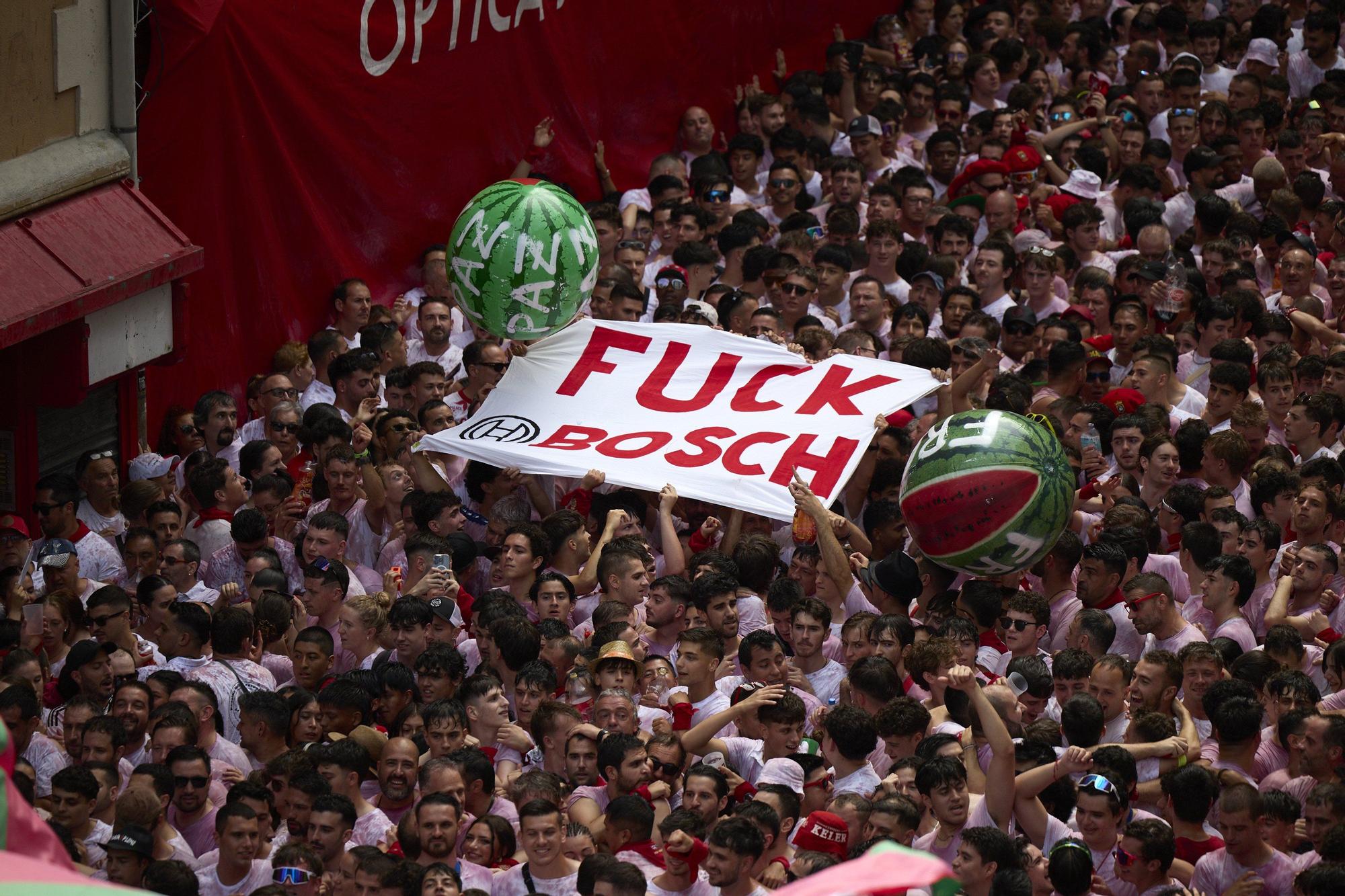 Fotos del  Chupinazo de San Fermín 2025 en Pamplona: ¡La fiesta más internacional se enciende con un grito solidario por Palestina!