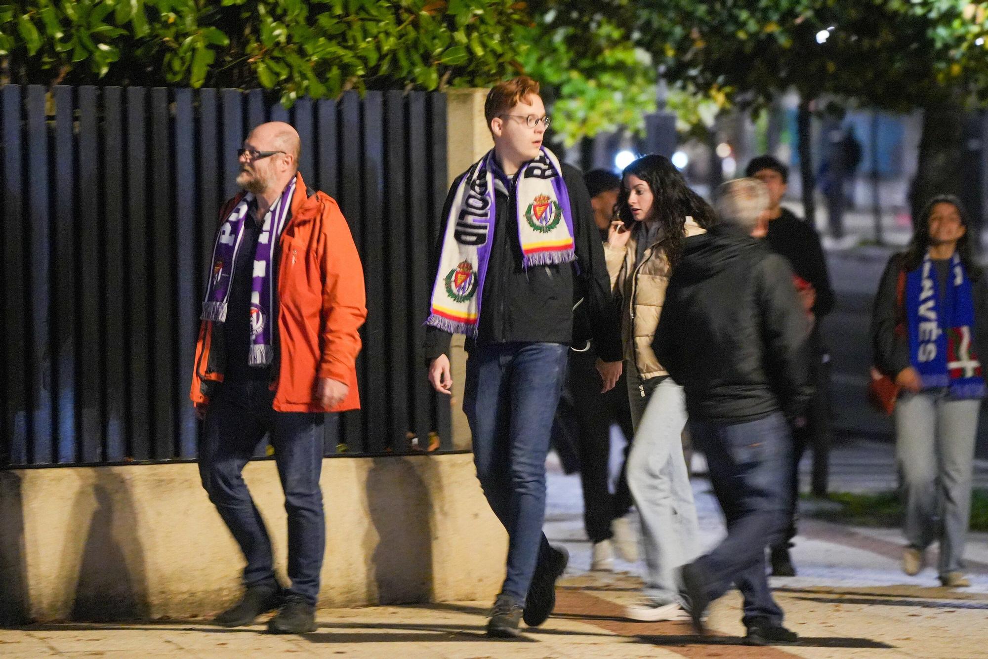 En imágenes: La afición del Alavés arropa al equipo en el duelo contra el Valladolid