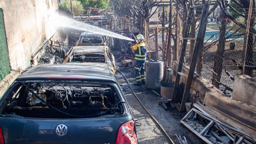 Un incendio en Mañeru afecta a dos viviendas y obliga a cortar la Autovía del Camino (A-12)