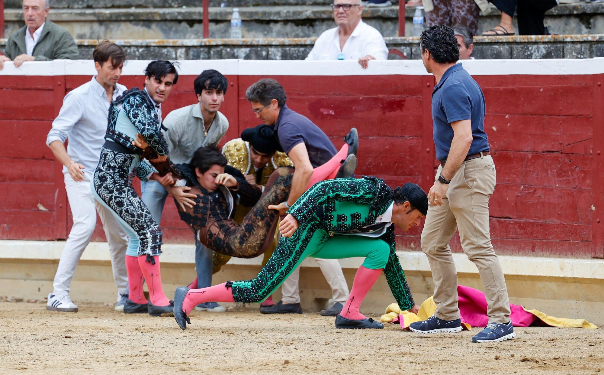 Aparatosa cogida al peruano Alejandro Chavarri
