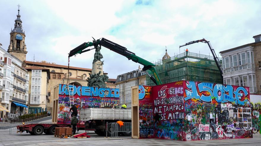 En imágenes: La Virgen Blanca retira su muro y espera ya la noria de Navidad