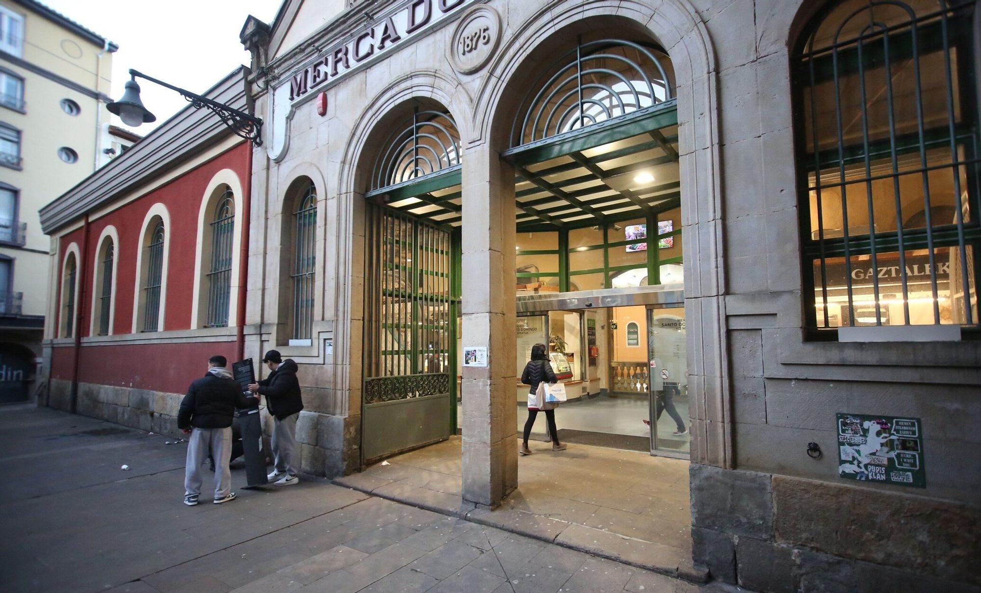Fachada del Mercado de Santo Domingo, que ha superado los 150 años de historia reciente.