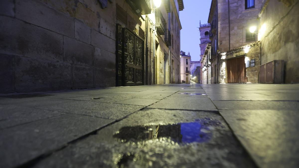 El portero de una discoteca ha apuñalado de muerte a un hombre de 42 años esta madrugada en la calle Bordadores de Salamanca.