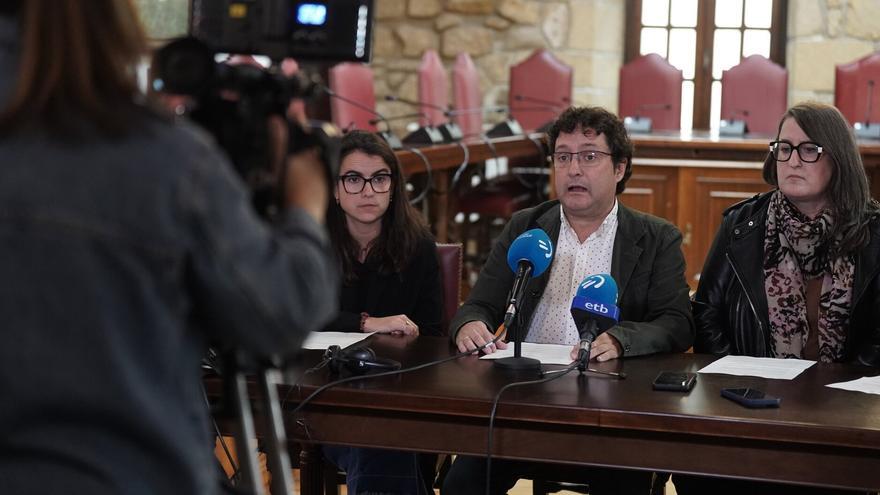 Instituciones y Zarautz condenan el &quot;asesinato machista&quot; y rechazan la violencia contra las mujeres