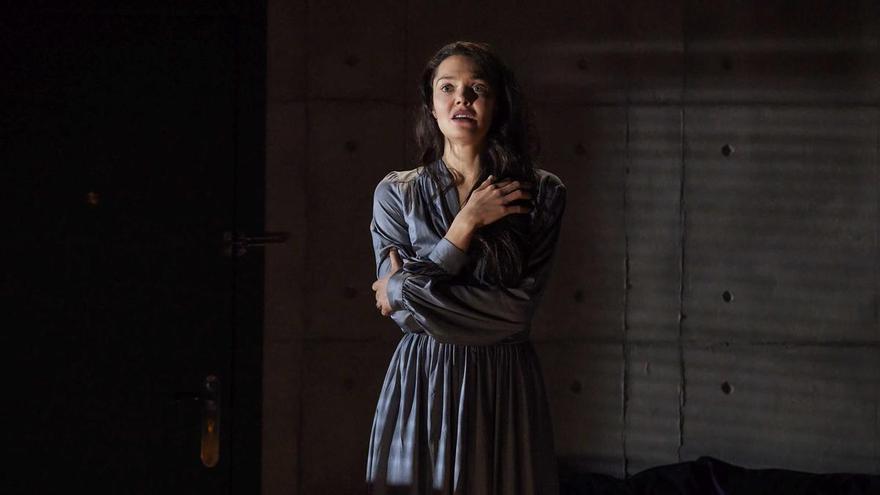 Ana Rujas: “Ser honestos con nosotros mismos significa también mirar a nuestras sombras”