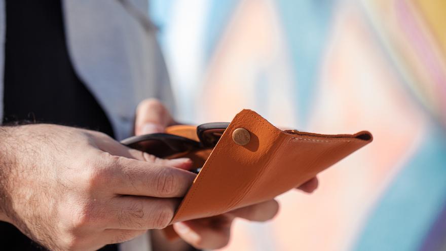 Detenida una empleada de un hotel de Barakaldo por coger más de 1.700 euros de la cartera un cliente