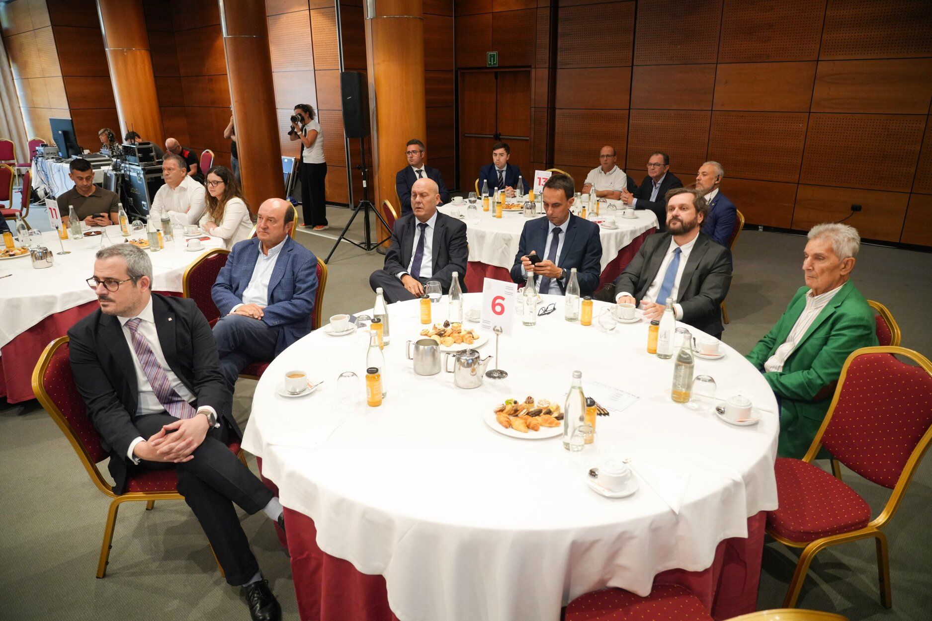 En imágenes: Foro "Prosperidad Compartida" en Gasteiz con Salvador Illa