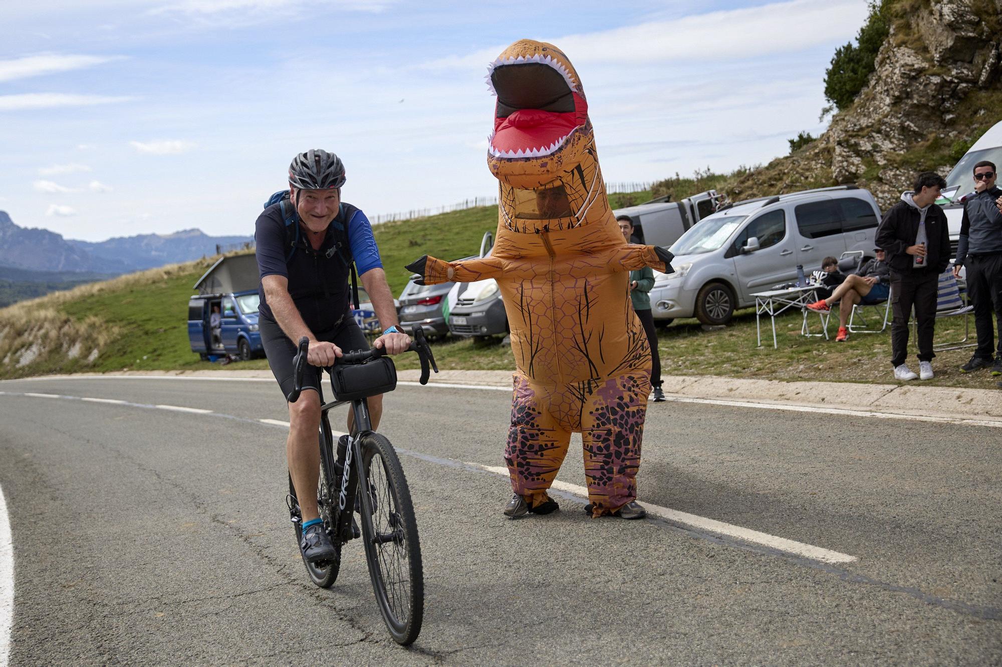 Fotos de la etapa navarra de La Vuelta 25 entre Sendaviva y Larra - Belagua