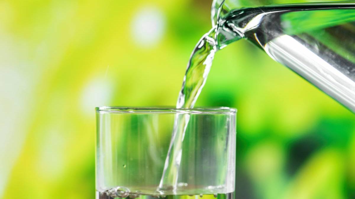 El agua mineral con sal puede ayudar a desinfectar