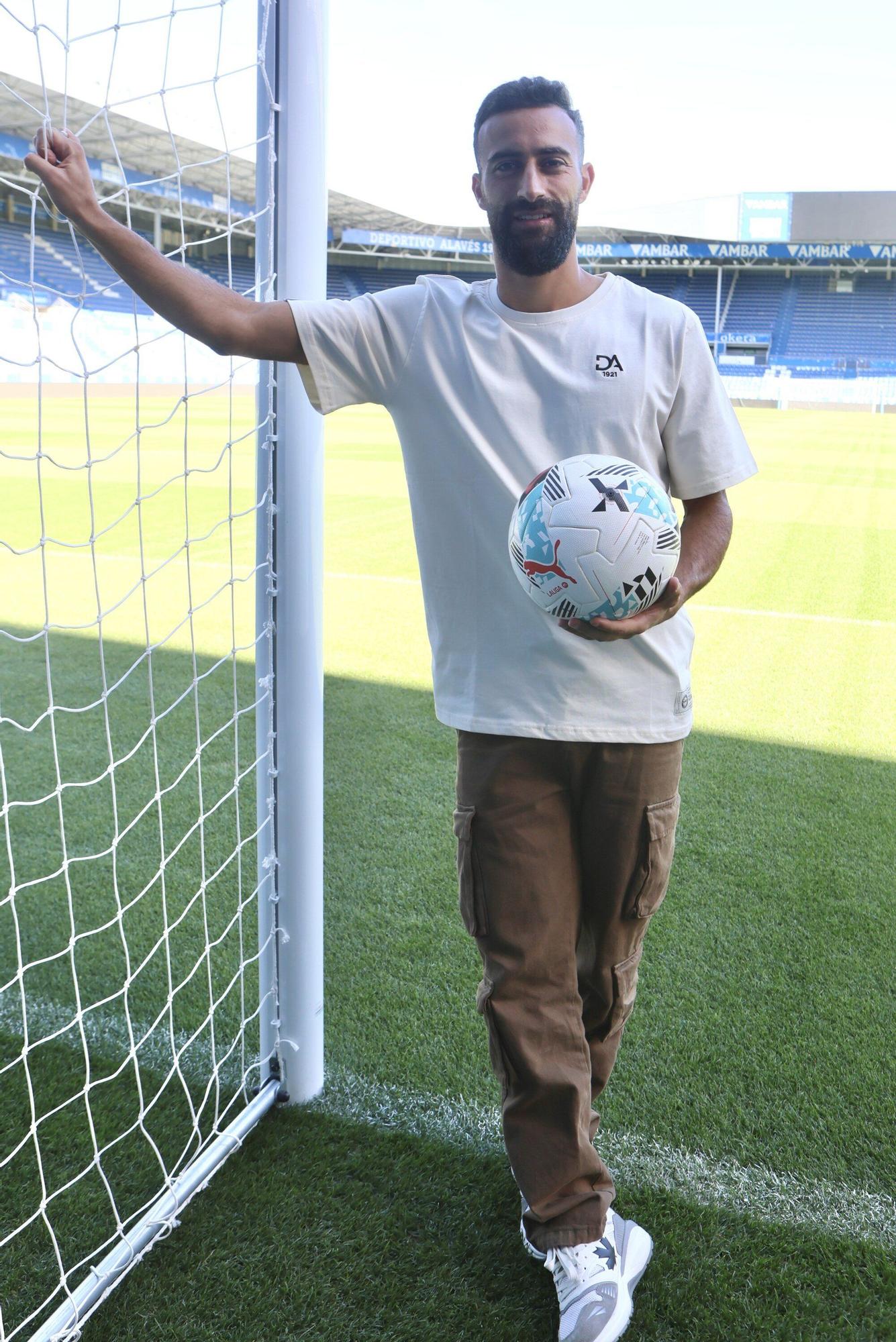 En imágenes: Entrevista al jugador del Alavés Abde Rebbach