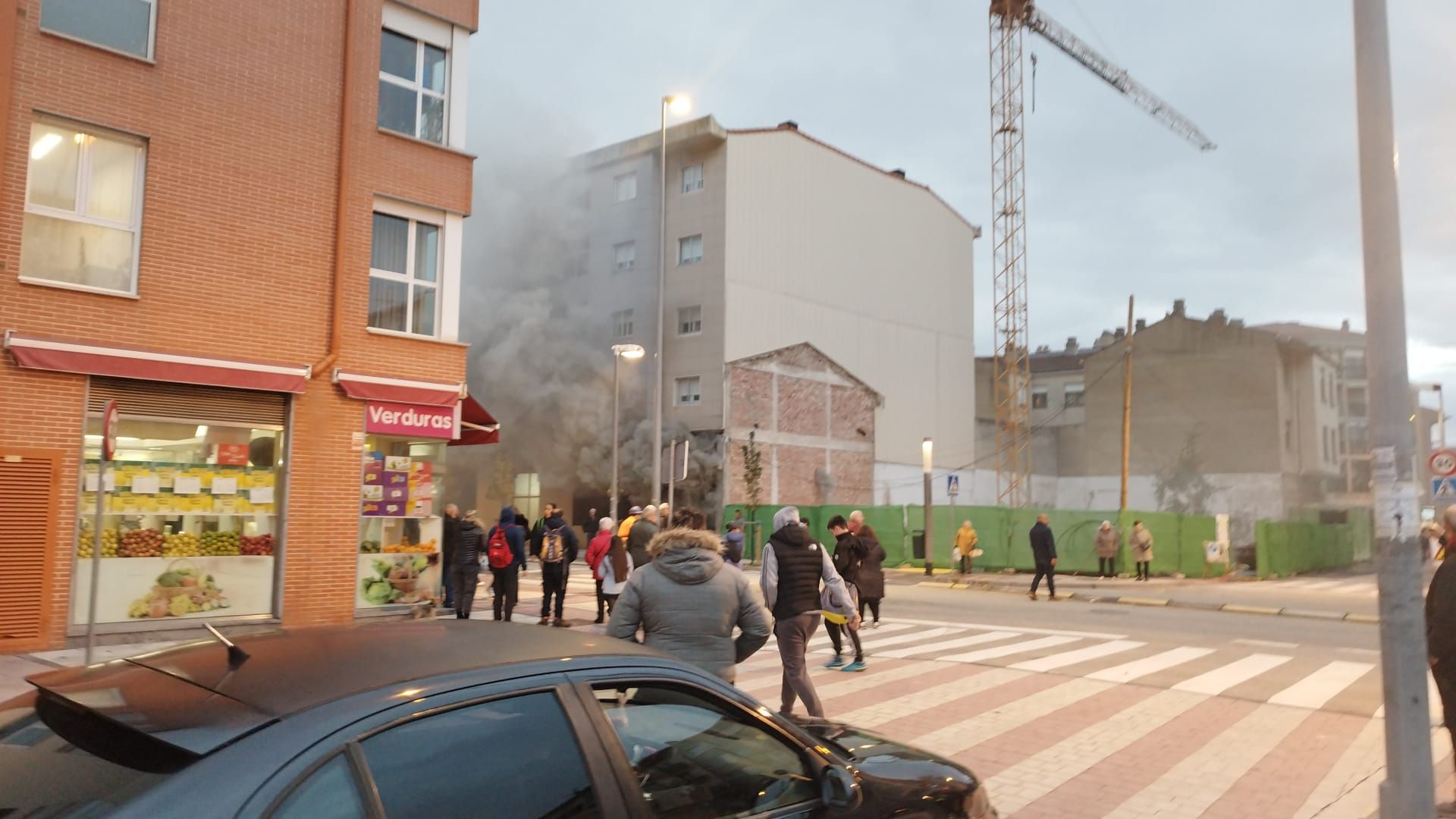 Fotos del incendio de un bazar en la Rochapea