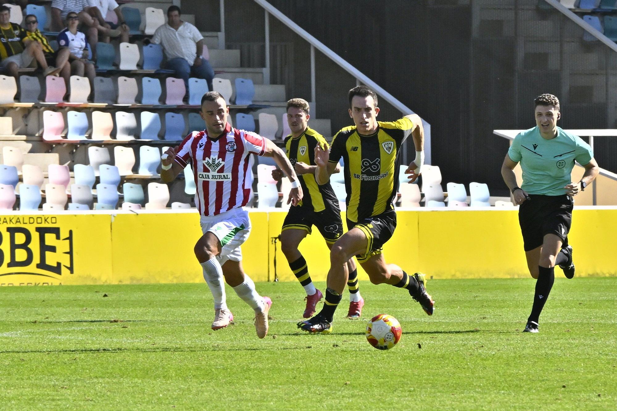 En imágenes: Ekaitz rescata a tiempo el primer punto del Barakaldo