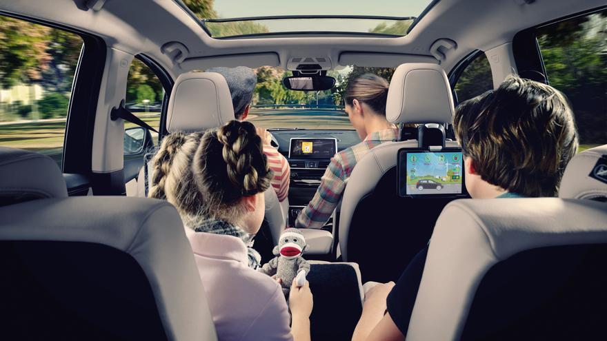 Cómo evitar los mareos a bordo de un coche eléctrico