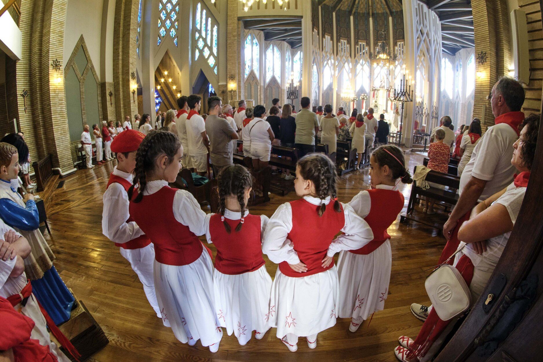 Fotos de la Bajadica del Puy de mujeres