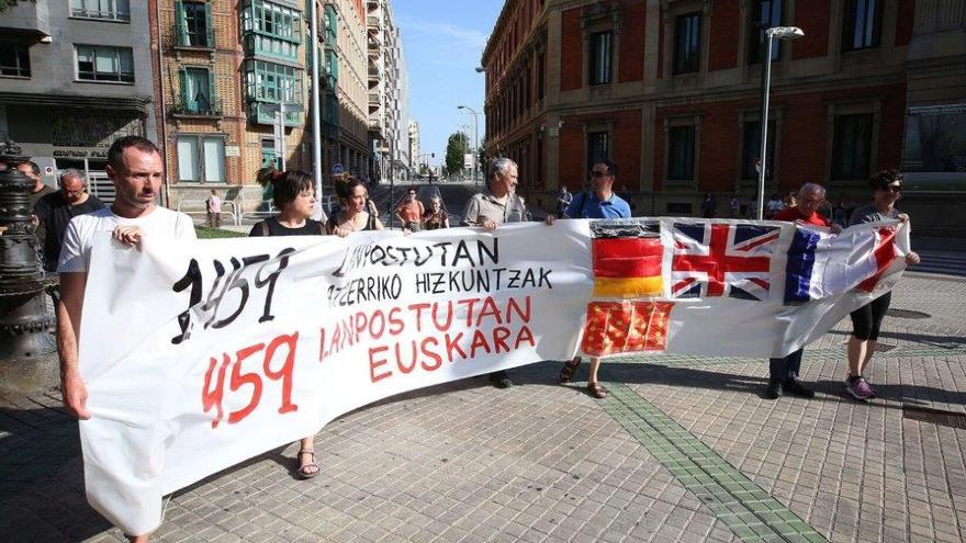 Nafarroan, mendi bazterretik itsasora bota gaituzte