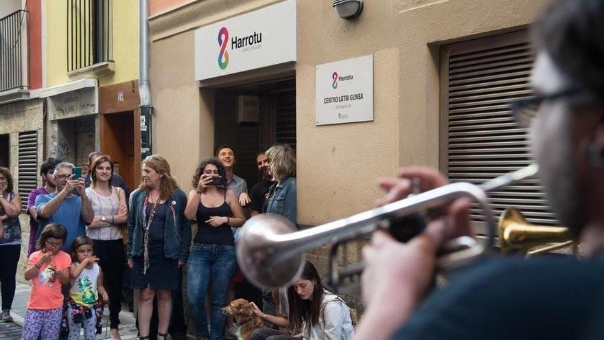 Harrotu ofrece este trimestre encuentros, cinefórum y grupos en inglés para jóvenes