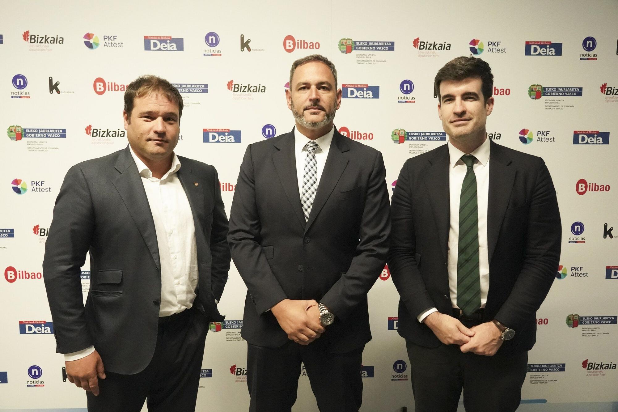 Iñigo Aspiunza, Iñigo Escobal y Jon Ansoleaga posaron en el photocall.