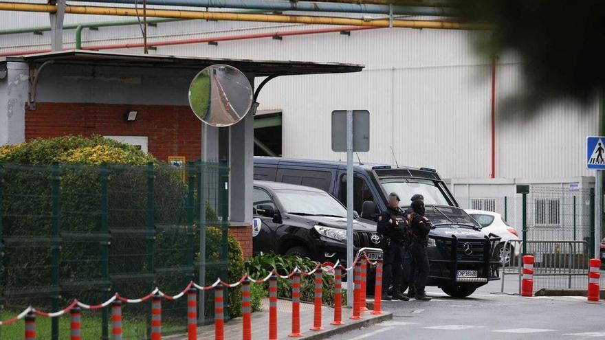 La Policía Nacional registra la planta de Sidenor en Basauri por la venta de acero a Israel