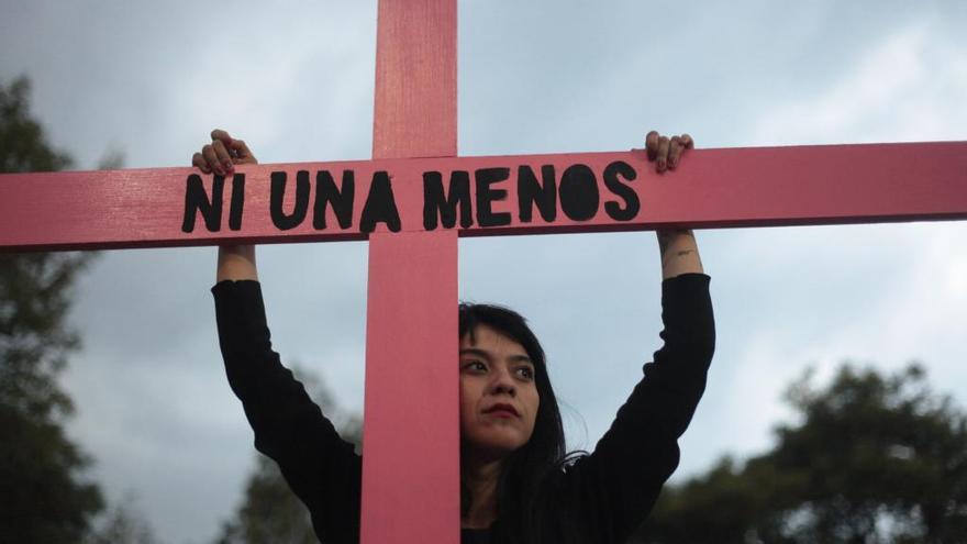 Mujeres marchan en el Día Internacional Contra la Violencia de Género en Ciudad de México