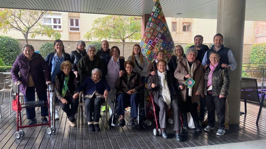 Tejiendo ilusiones en la residencia Torre Monreal de Tudela