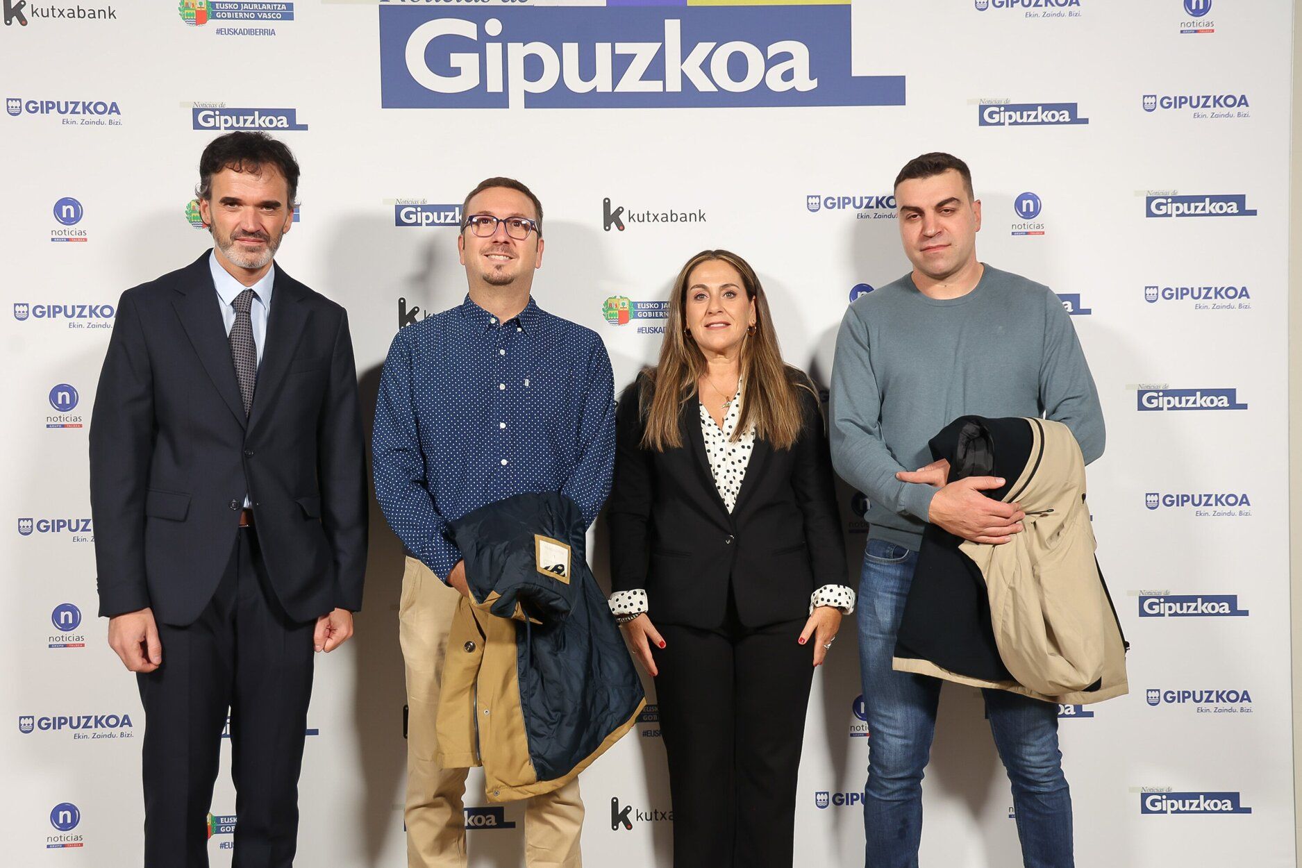 Xabier del Valle con Victor (+ Comunicados) y Josu Senra, (Seicorlan)