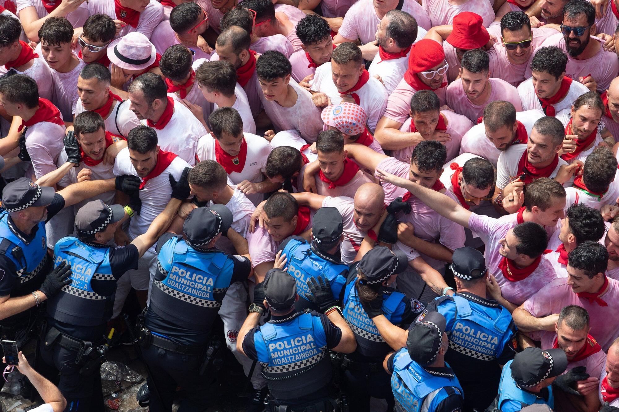 Fotos del  Chupinazo de San Fermín 2025 en Pamplona: ¡La fiesta más internacional se enciende con un grito solidario por Palestina!
