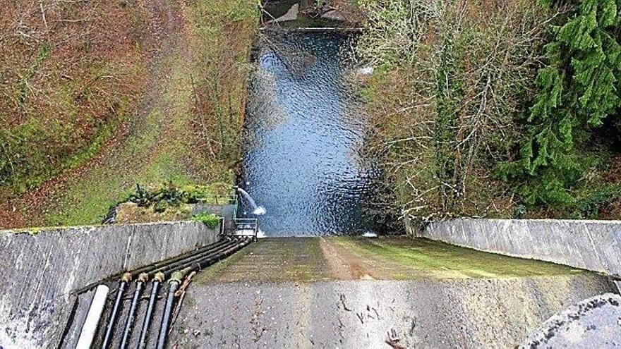 El ayuntamiento estudia derribar la presa de Artikutza