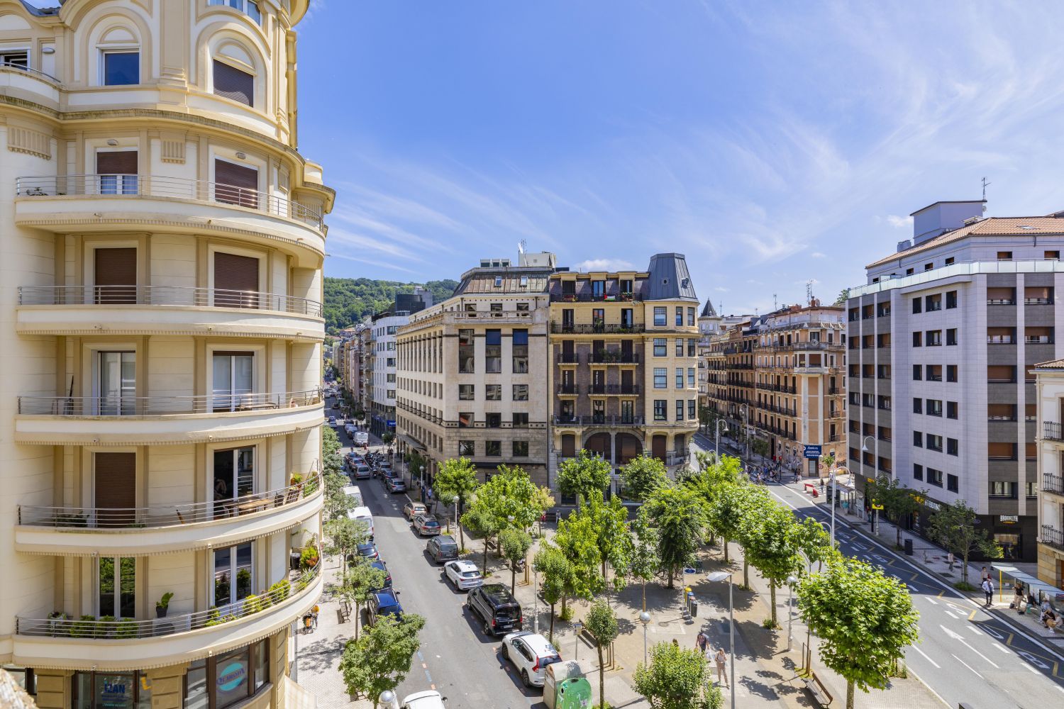 Vivir en el corazón de San Sebastián: espacio, luz y carácter en el Gros más exclusivo