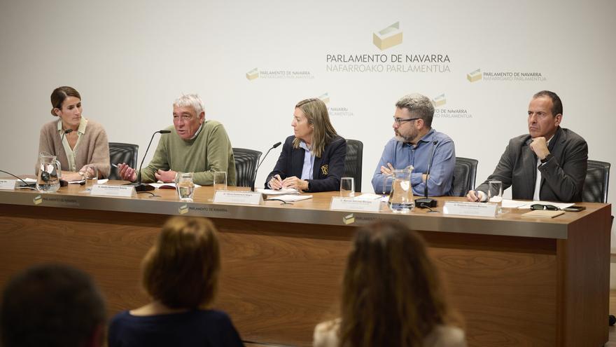 Profesionales del periodismo local abordan en una mesa redonda la relación entre cámaras representativas y los medios