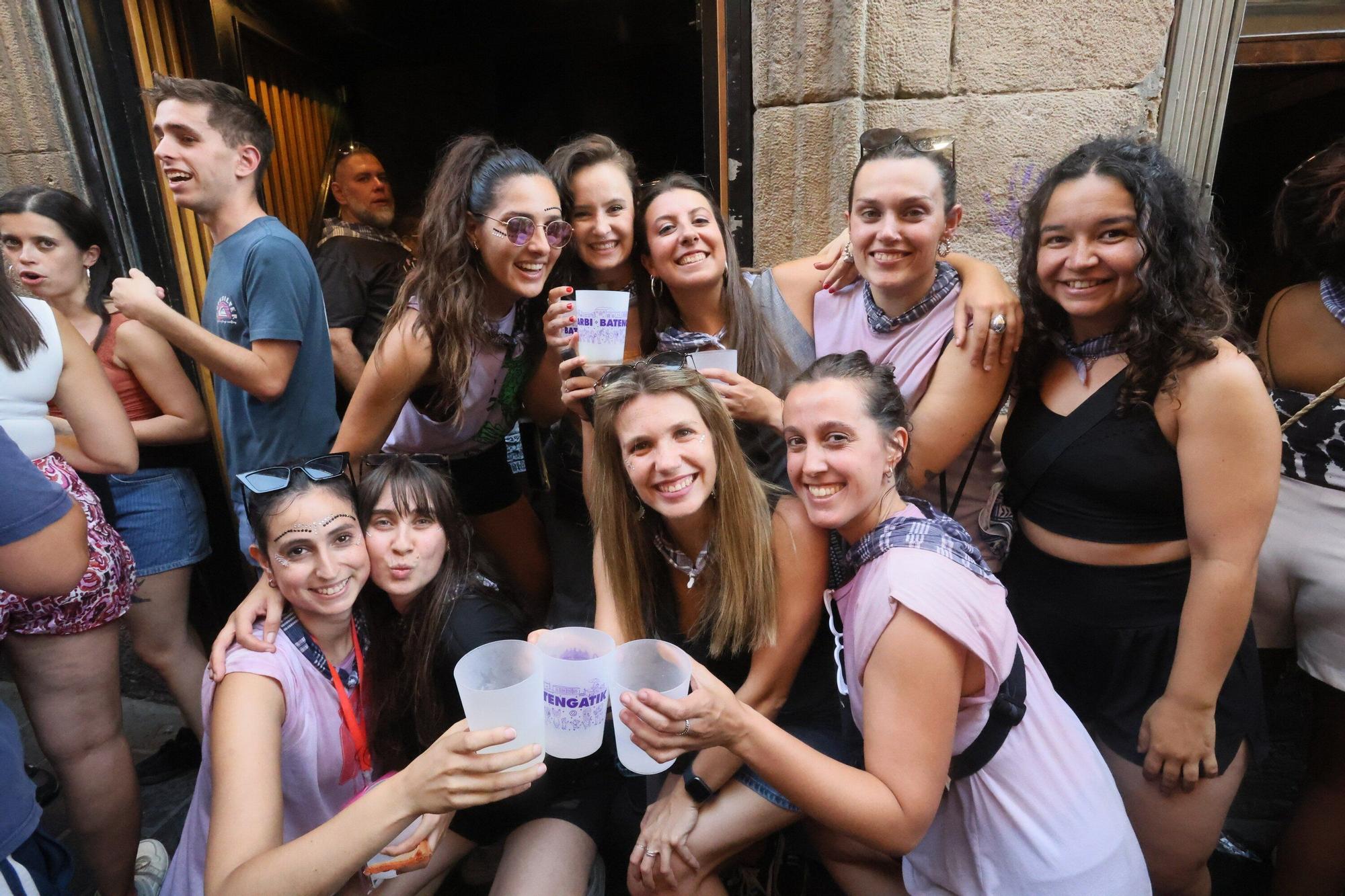En imágenes: Vitoria sale a la calle a celebrar La Blanca tras el txupinazo