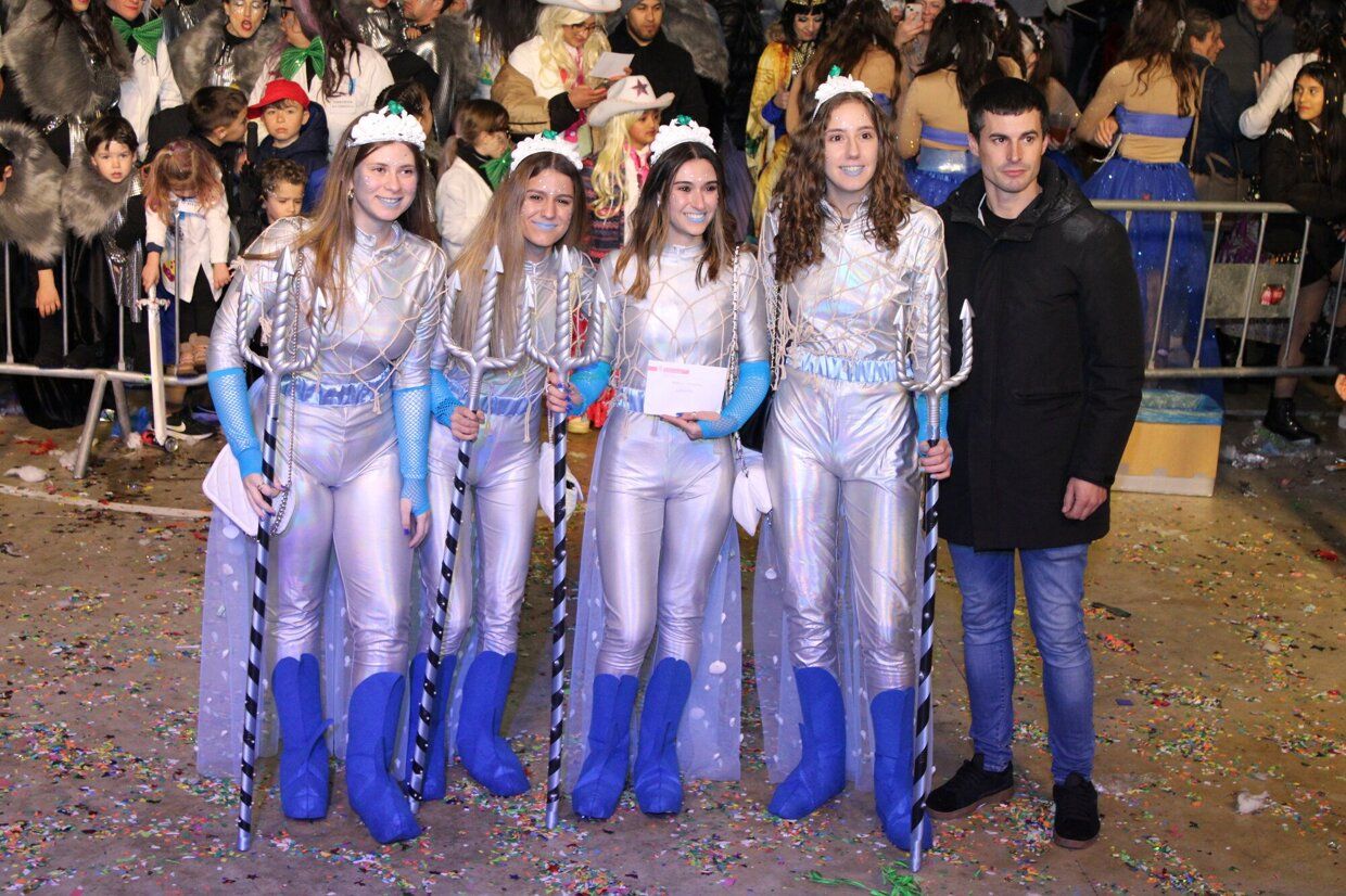 La lluvia no impide el carnaval en Milagro