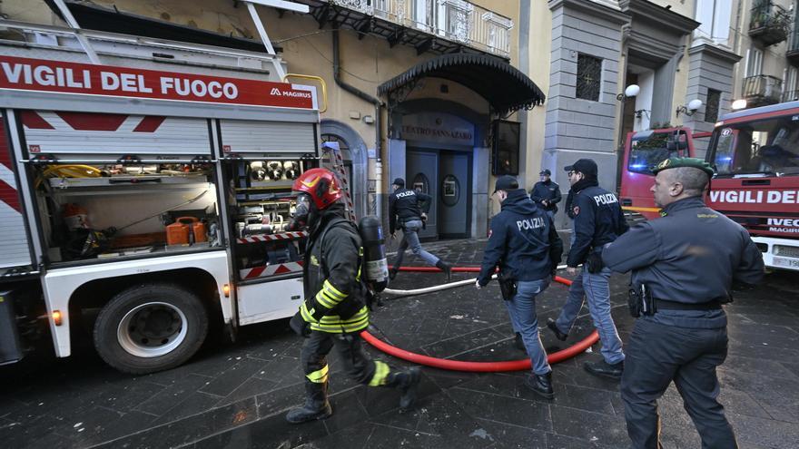 Un gran incendio engulle el histórico teatro de Sannazaro de Nápoles