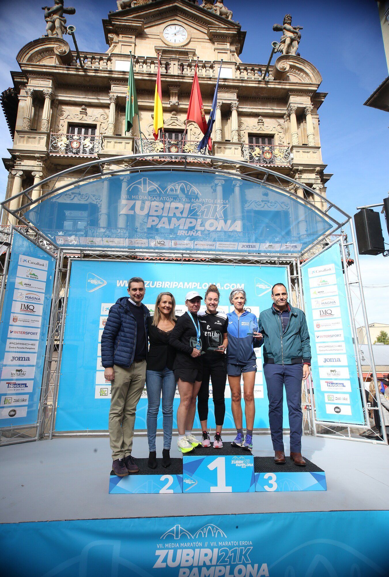 Mejores imágenes del podio de la Zubiri-Pamplona