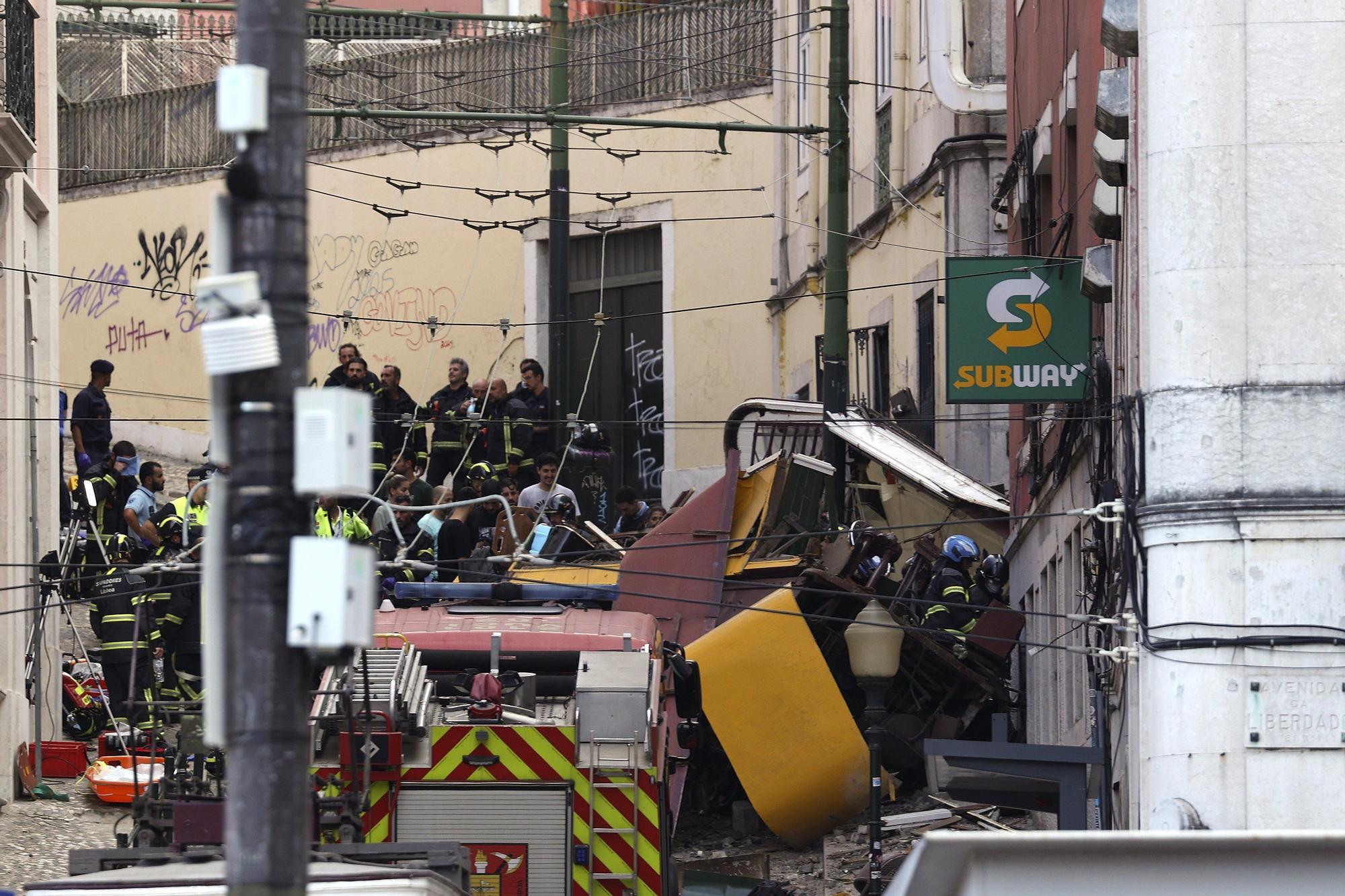 15 muertos en el descarrilamiento del Elevador de Gloria en Lisboa