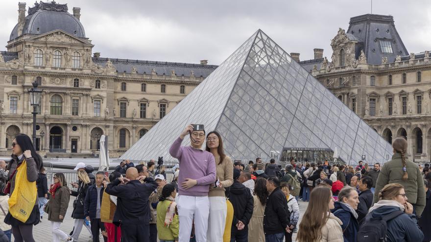 ¿Qué medidas hubieran evitado el &quot;estrepitoso&quot; fallo de seguridad en el robo del Louvre?
