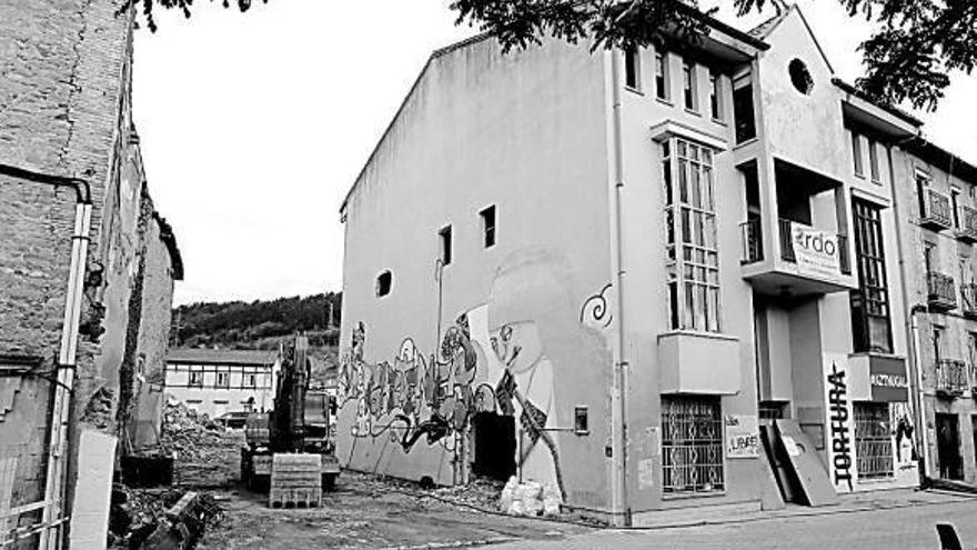 La antigua Casa de Cultura, ayer en pie.