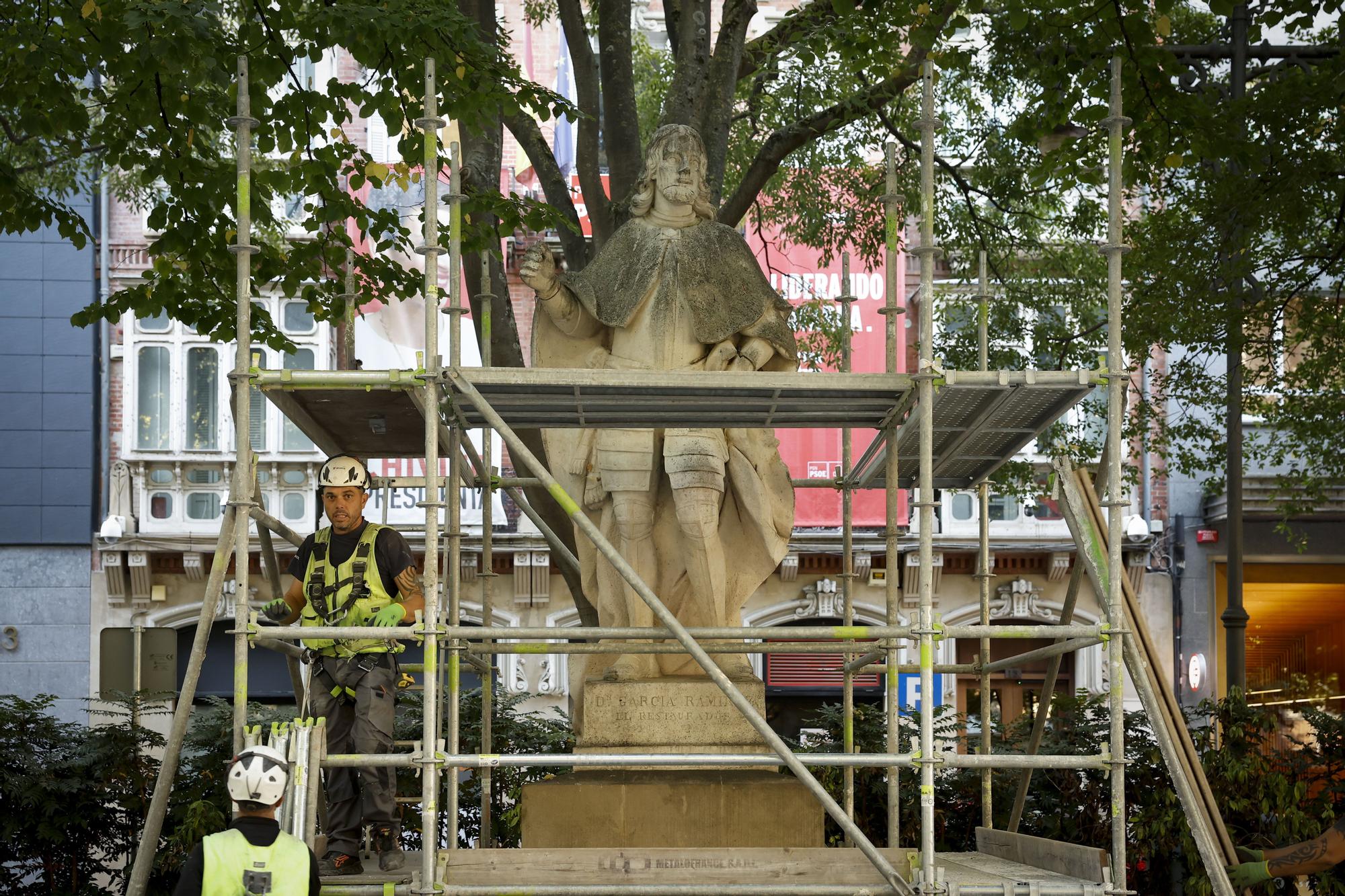 Comienzan los trabajos para el traslado de las estatuas de Sarasate
