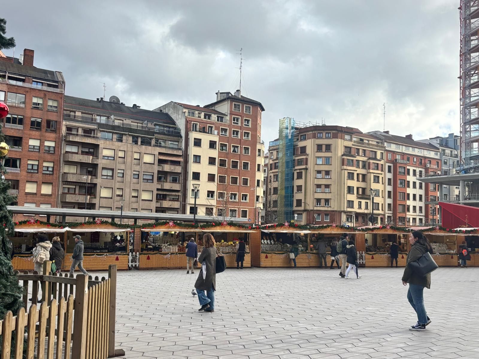 Bilbao estrena un mercado navideño de artesanía con opciones para todos los gustos