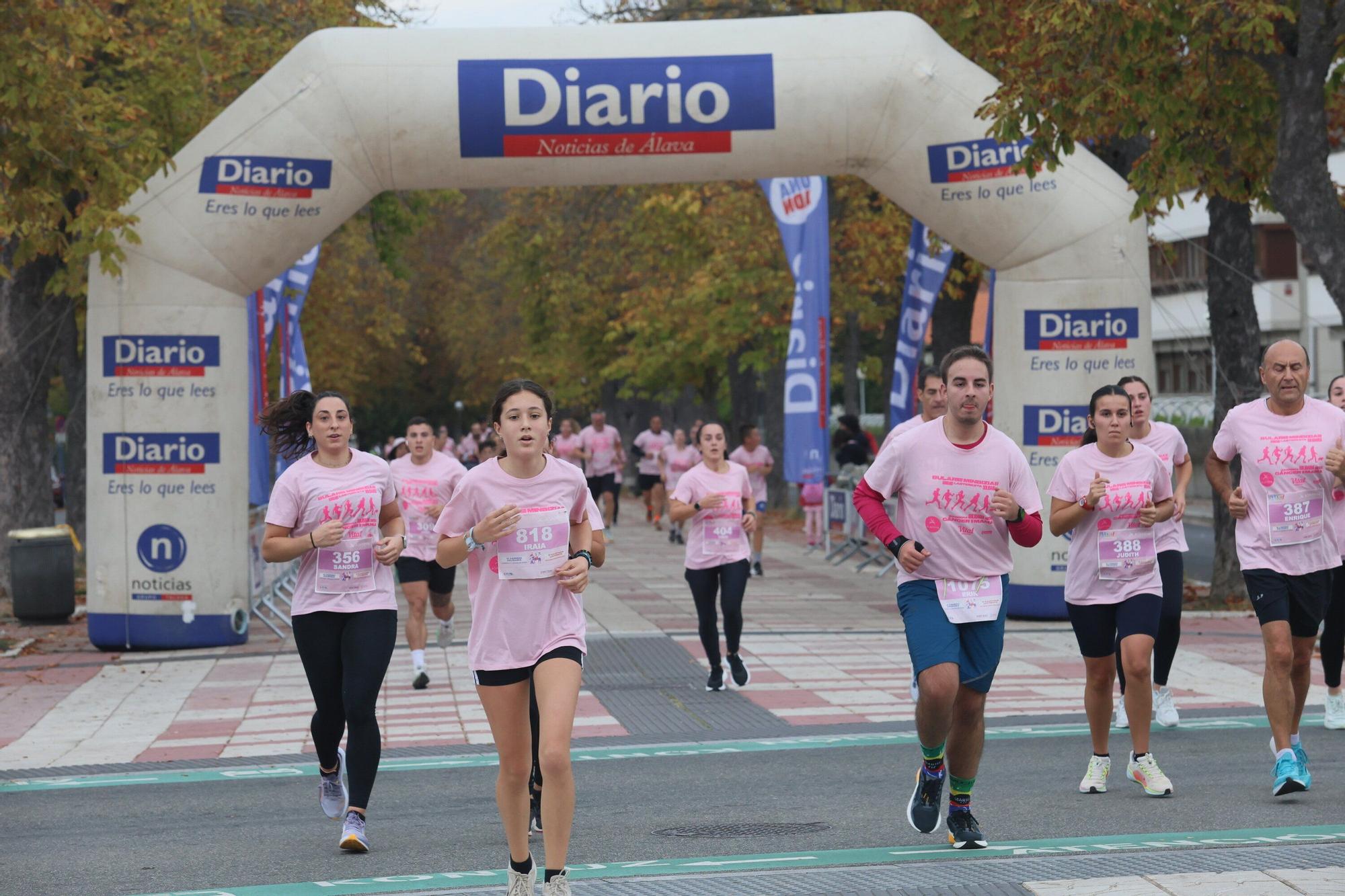 En imágenes: Vitoria se vuelca con la VI Carrera Solidaria contra el Cáncer de Mama