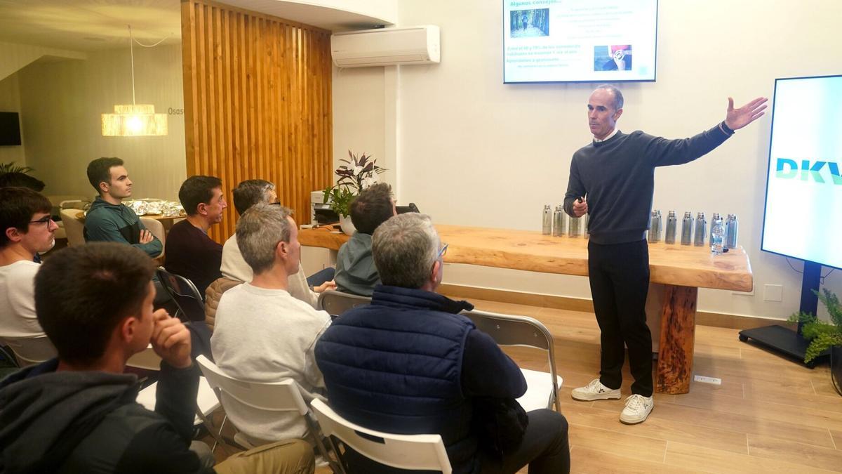 Sergio Román, durante la charla que ofreció la semana pasada en su oficina del barrio de El Antiguo.